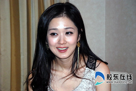 张娜拉献爱港城 为本网爱心无限题写宣传语