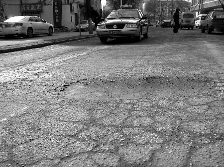 市区不少路雪后成搓板过往司机很头疼 社会新