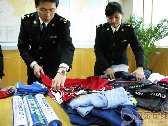 烟台海关向红十字会转交3.5万元罚没侵权货物