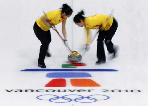 中国女子冰壶队加时9-7胜德国 循环赛取4胜2负