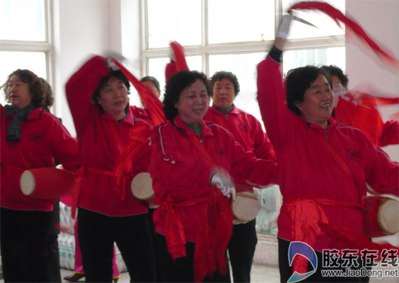 庆三八 长生社区免费发放避孕套(图) 社会新闻