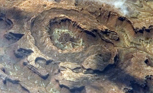 太空鸟瞰世界大河:西藏冲积平原呈完美扇形 世