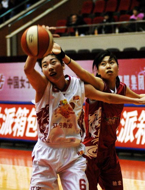 前中国女篮队员异国征战 李莎莎成日本