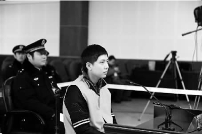 网上问法 <em>九尾狐狸</em>男扮<em>女装</em>诈骗案一审判决