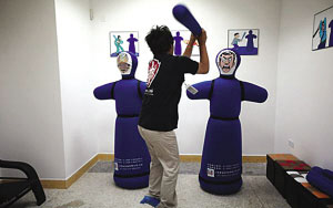 富士康法事未做又遇九连跳 死者有4处自残刀伤