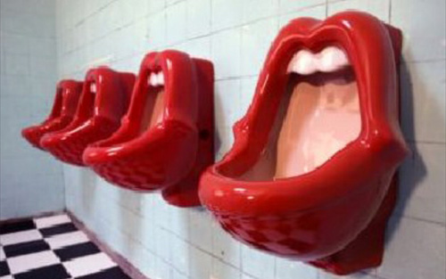 加拿大餐厅收逾千投诉 女性嘴形尿盆拆除 国际 烟台新闻网 胶东在线新闻中心_国家批准的重点新闻网站