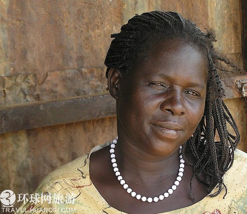 探访非洲;原来他们的<em>小辫</em>都是假发!(组图) 国际