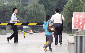 济南多数小区请的都是 山寨保安 :没有上岗证