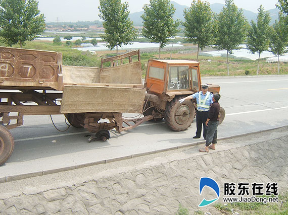 福山交警查获一残疾拖拉机图