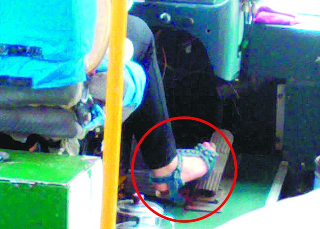 公交司机穿8cm高跟鞋开车 网友讽技术忒