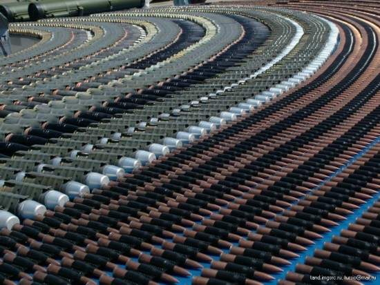 俄军工展示多型机炮弹药