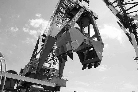 世界最大500吨水下打捞抓斗启用(图) 社会新闻