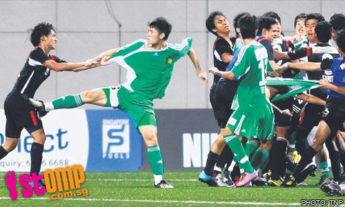 怎么当职业足球球员 10814719_996665.jpg