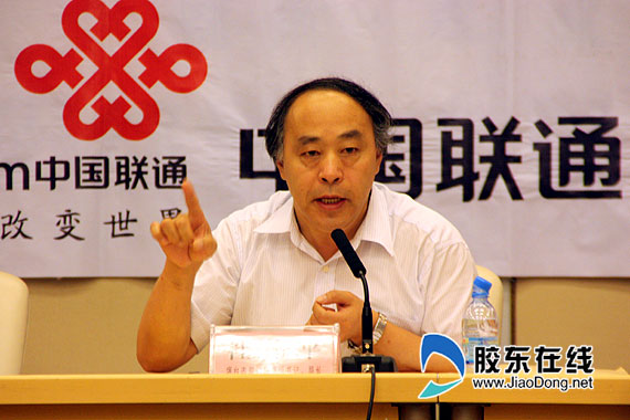 市规划局杜伟平局长回答市民提问来自鲁东大学的市民代表王淑霞市政府
