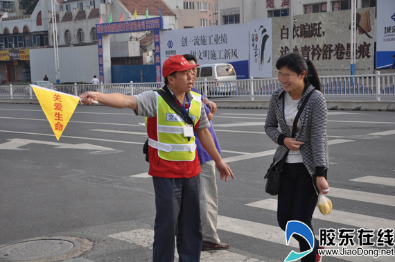 文明交通志愿者上岗首日观(图) 社会新闻 烟台