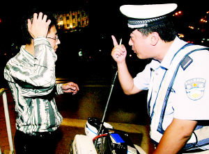 只喝一瓶啤酒交警查不出?酒后驾车必被捉! 烟