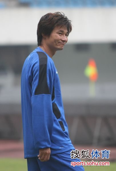 重庆球迷深圳策反李毅 劝大帝来年加盟力帆(图