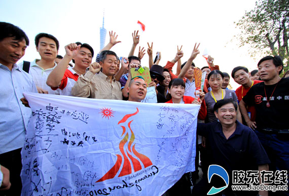 杭州阿贝哥千里奔袭亚运会(图)