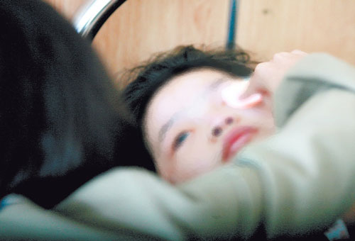 强暴<em>16岁少女跳楼</em>追踪:因为是女孩出生就遭弃