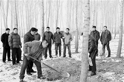 店主因无法按时向老婆上交收入 杀害情侣后抢