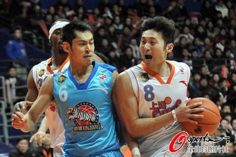 老蒋点评男篮后卫PK:张庆鹏刘炜各有1点不足