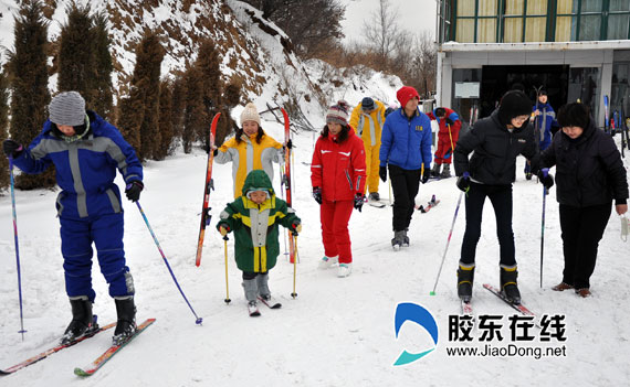 烟台元旦假期火了滑雪游(图)