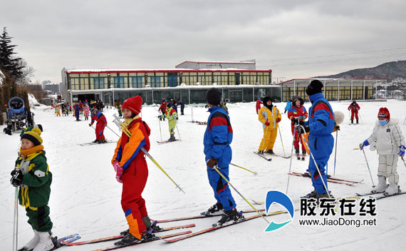 烟台元旦假期火了滑雪游(图)