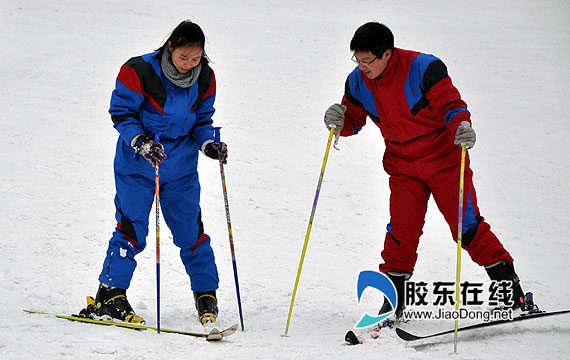 烟台元旦假期火了滑雪游(图)