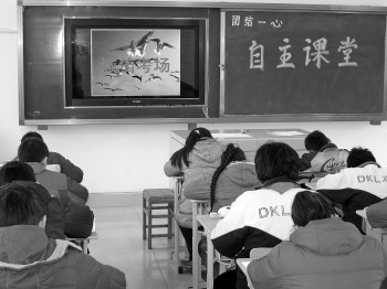 济南堤口路小学期末考试尝试无人监考(组图)