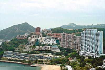 南区独立屋供应较少,不少名人商家也会择居于此.图为浅水湾一带豪宅.