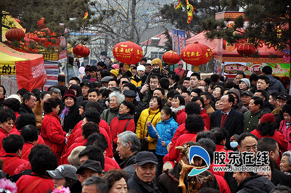 烟台毓璜顶庙会热闹开场 好看好玩好热闹(组图)