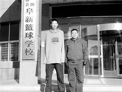 周琦横空出世引多家挖角