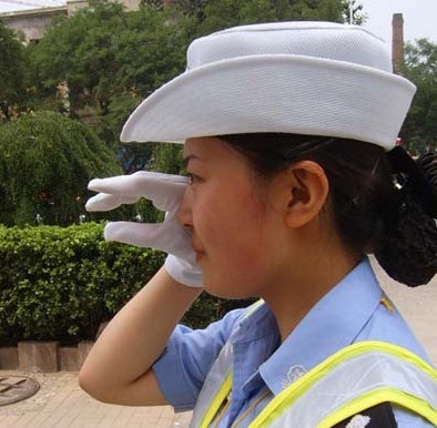 <em>烟台美女交警</em>走红网络网友:可亲可敬可爱(图) 