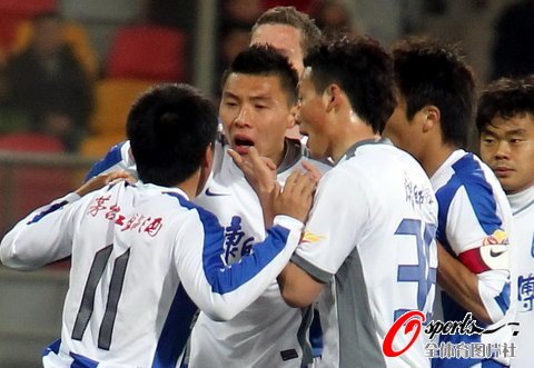 现场:深足20分钟得3黄 柳超飞铲于大宝引冲突