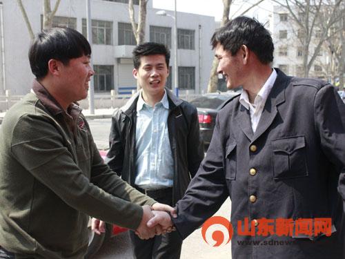 大衣哥 同星光大道总冠军刘大成切磋武艺 齐
