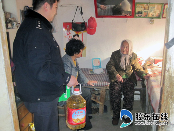 莱山公安局警务前移三个<em>上门</em>贴近<em>服务</em>(图)--平