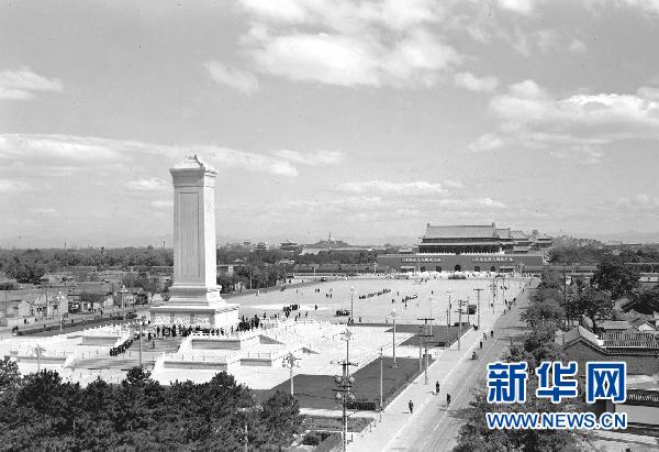 1958年4月22日人民英雄纪念碑建成 历史今天