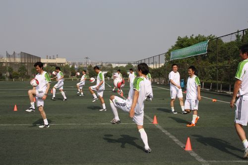 组图:成都举办教练员培训班 fifa讲师亲授课 体