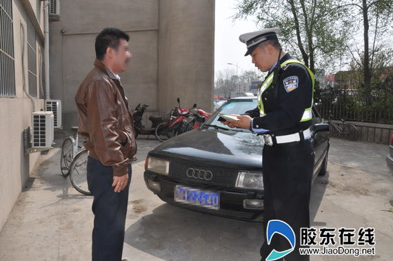 套牌驾车已违法 兄弟驾照自己用(组图)_烟台交警网