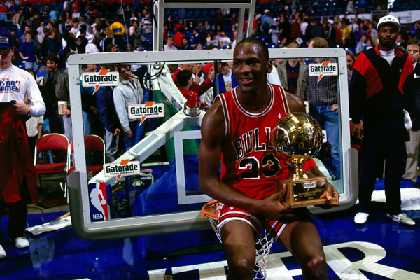 乔丹经典扣篮组图:40岁仍飞天 罚球线起跳经典 体育新闻 烟台新闻网 胶东在线 国家批准的重点新闻网站