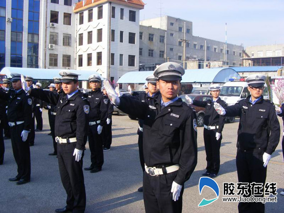 牟平交警加强交通安全协警员素质培训组图