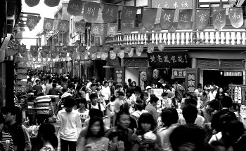 五一假期济南芙蓉街游人如织(图)