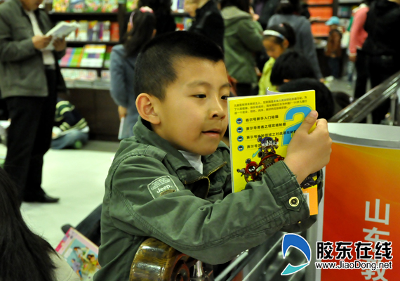 五一长假火了书店 保健及财经类书籍受宠(组图