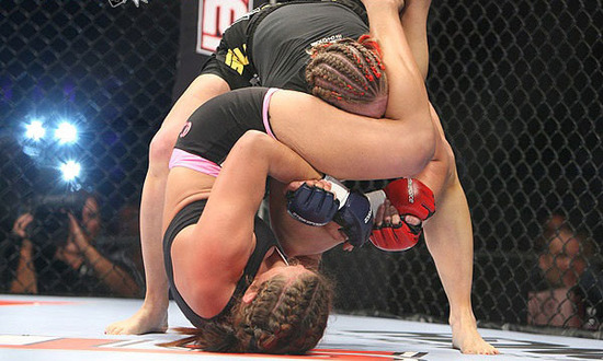 组图:ufc五大美女激情笼斗 刚柔并济显本色