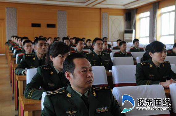 市交警四大队交通安全宣传走进武警疗养院(图