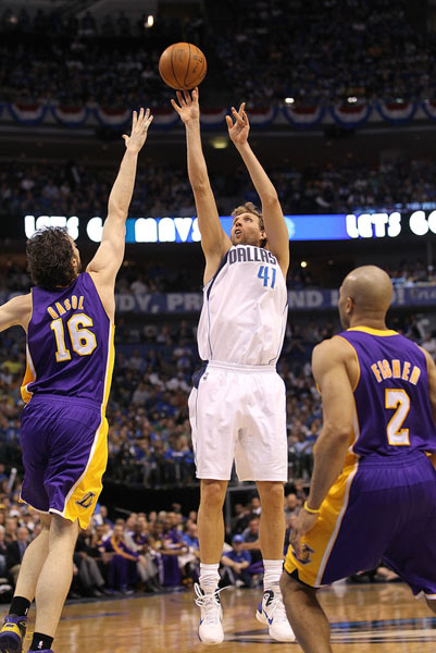 小牛三次横扫回顾:王治郅参与 德克两辱加索尔