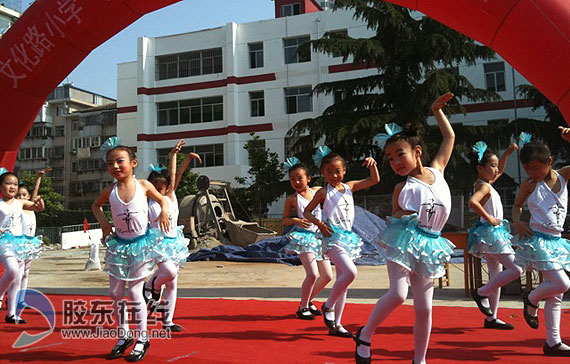 文化路小学家长和学生共度六一(图)