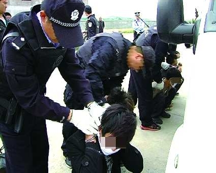 放走两人当饵 钓回一窝飞贼(图) 社会新闻 烟