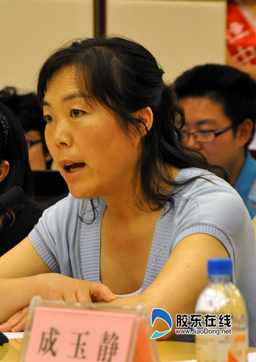 麻将桌围堵学校让人忧 校长局长面对面沟通_