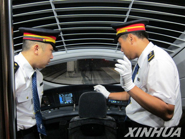 司乘人员:高铁时代一道靓丽的风景线